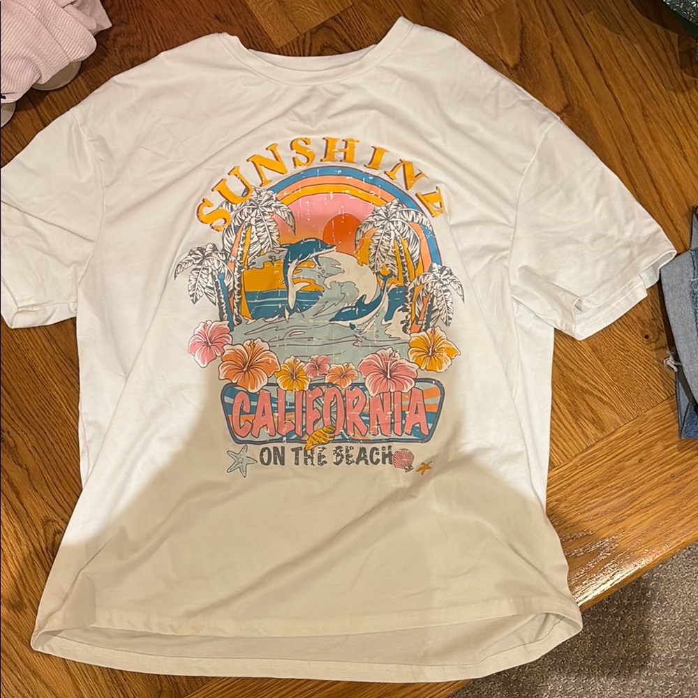 California Graphic White T-Shirt - SHEIN - size medium